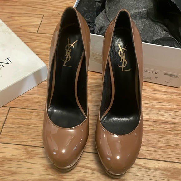 vintage YSL platform pump size 39, great condition. Needs cleaning. Box included - Picture 1 of 2